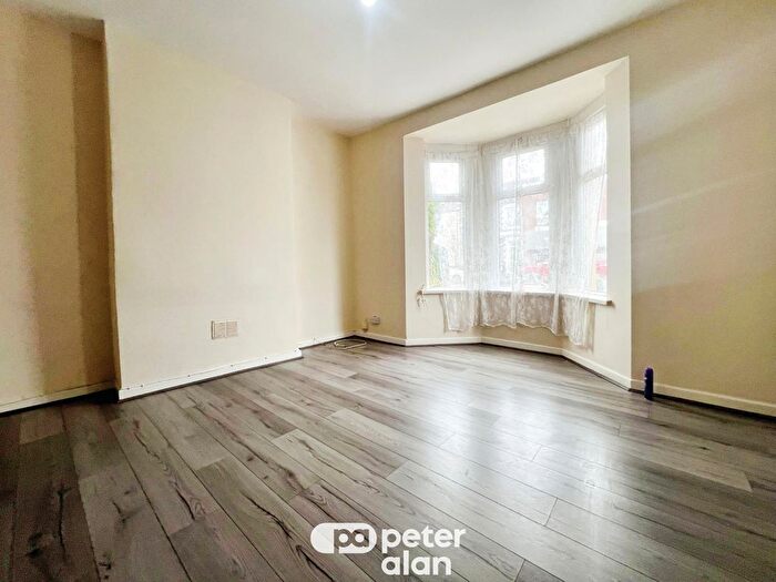 4 Bedroom Property To Rent In Broadway, Roath, Cardiff, CF24