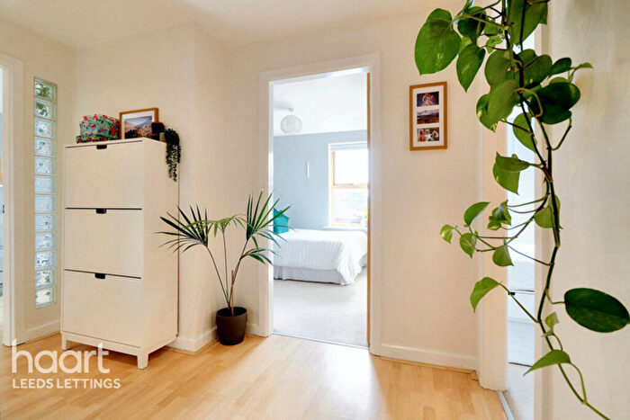 2 Bedroom Apartment To Rent In Bowman Lane, Leeds, LS10