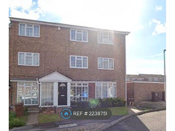 4 Bedroom Terraced House To Rent In Wheatcroft Grove, Rainham Kent - Gillingham, ME8