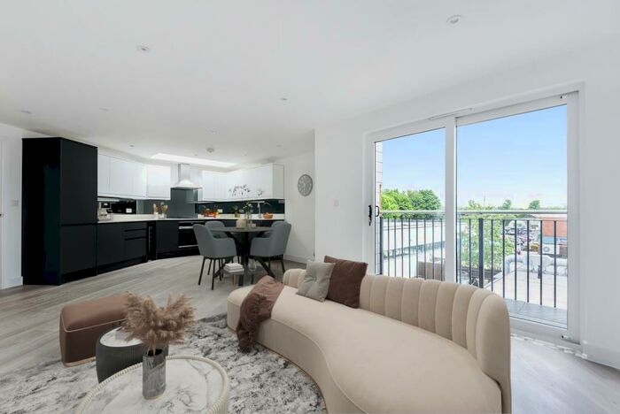 2 Bedroom Flat To Rent In Friary Place Strood, ME2