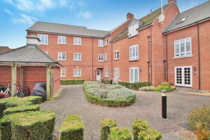 2 Bedroom Flat To Rent In Quakers Court, Abingdon, OX14