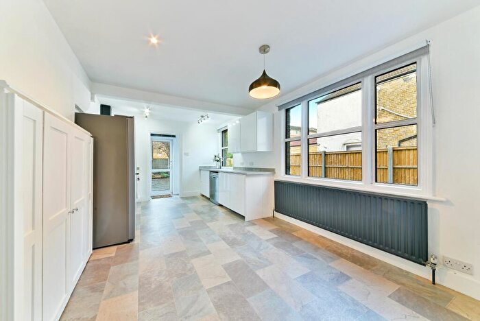 4 Bedroom Semi-Detached House To Rent In Brighton Road, South Croydon, CR2