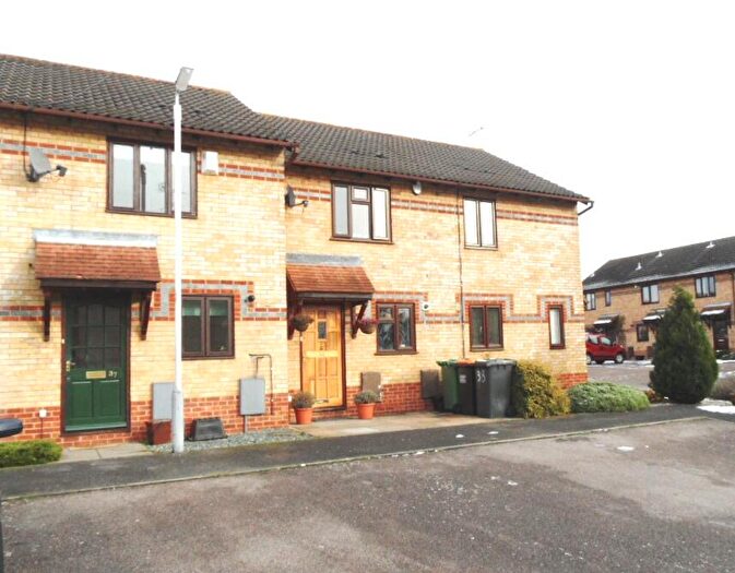 2 Bedroom House To Rent In Dovedale, Luton, LU2