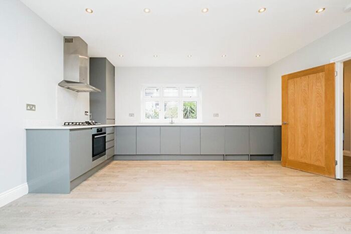 2 Bedroom Bungalow For Sale In Goodrington Mews, Hornchurch, RM11