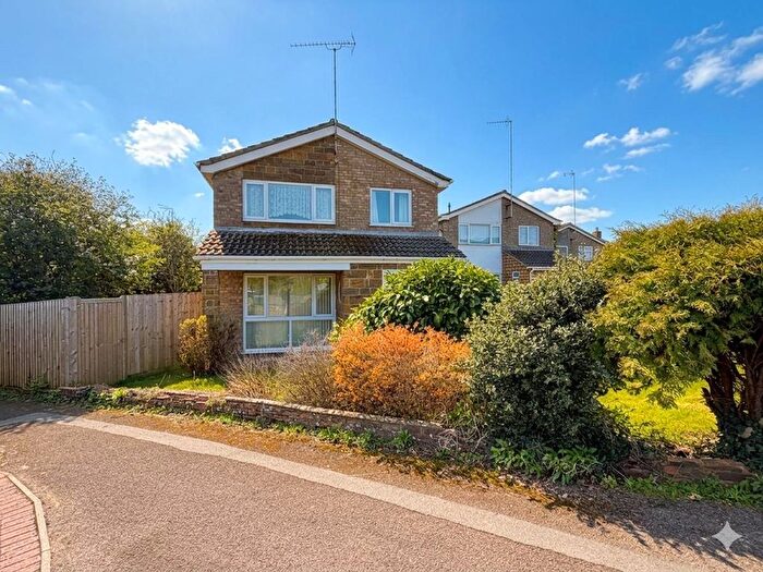 3 Bedroom Property For Sale In Ennerdale Close, Daventry, NN11