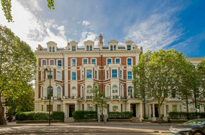 2 Bedroom Flat To Rent In Cromwell Road, South Kensington, London, SW5