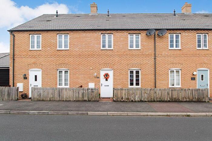 3 Bedroom Terraced House For Sale In Thillans, Cranfield, MK43