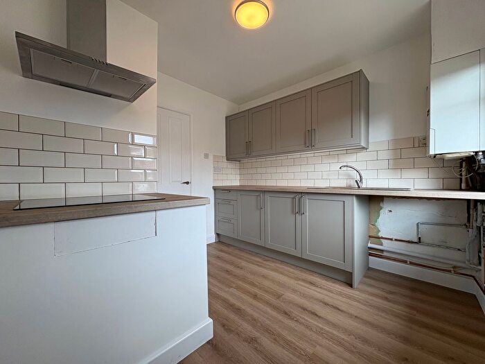 2 Bedroom Maisonette To Rent In Spielman Road, Dartford, DA1