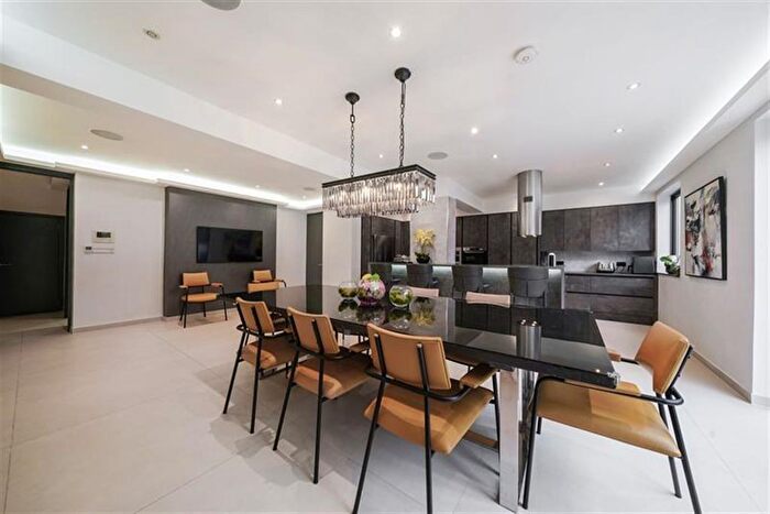 5 Bedroom Detached House For Sale In Ashley Lane, Hendon, NW4