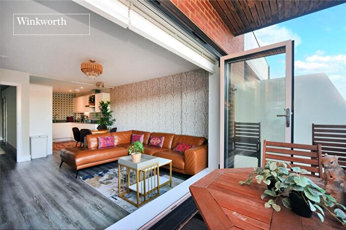 3 Bedroom Apartment For Sale In Cheam Road, Epsom, Surrey, KT17