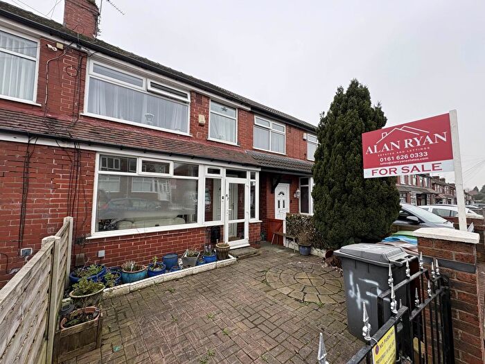 2 Bedroom Semi-Detached House For Sale In Kingston Avenue, Oldham, OL9