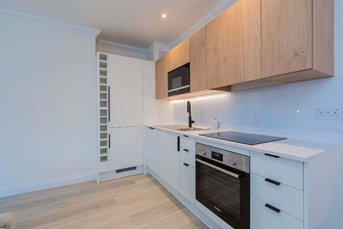 2 Bedroom Apartment To Rent In High Street, Eton, SL4