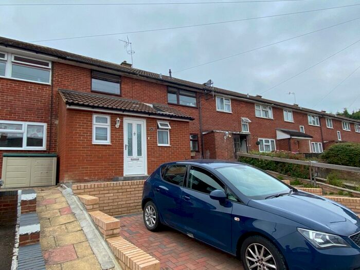 3 Bedroom House To Rent In Colts Corner -, SG2