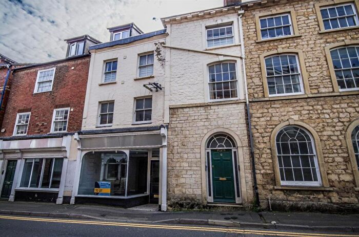 2 Bedroom Flat To Rent In Long Street, Dursley, GL11