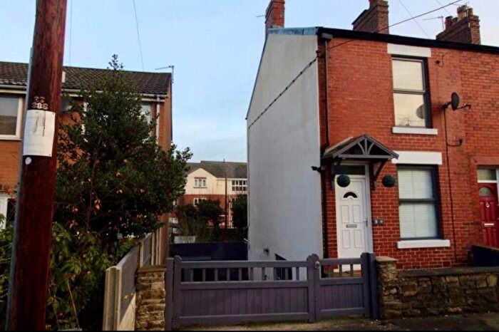 3 Bedroom End Of Terrace House To Rent In Meadows Lane, Disley, SK12