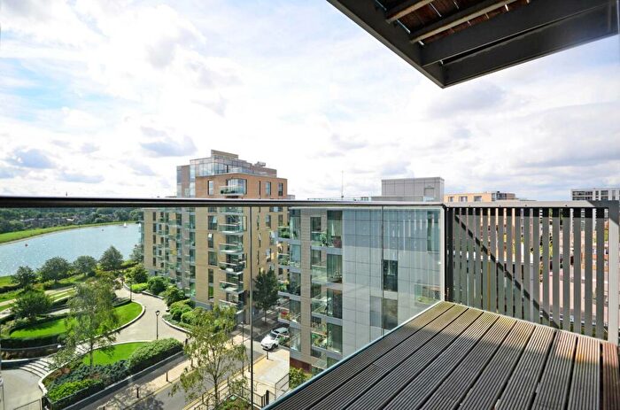 2 Bedroom Flat To Rent In Woodberry Grove, Stoke Newington, London, N4