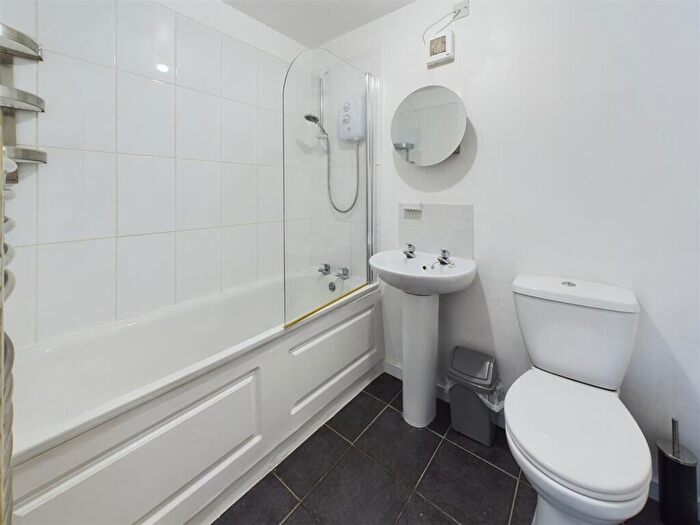2 Bedroom Apartment To Rent In Gloucester Road, Bath, BA1