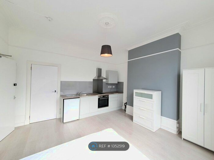 6 Bedroom Detached House To Rent In King Street, Aberdeen, AB24