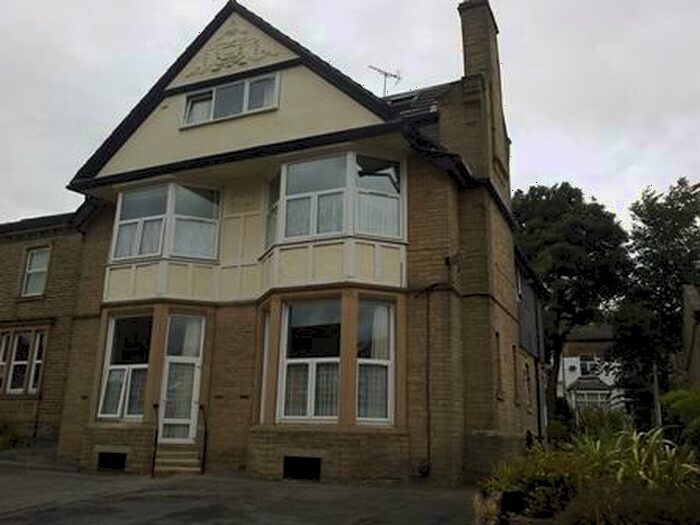 1 Bedroom Flat To Rent In Harrogate Road, Bradford, West Yorkshire, BD2