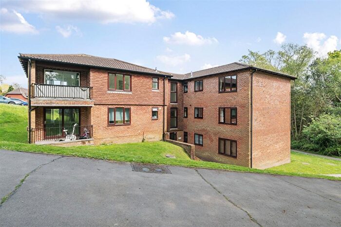 2 Bedroom Flat To Rent In Hilders Farm Close, Crowborough, TN6