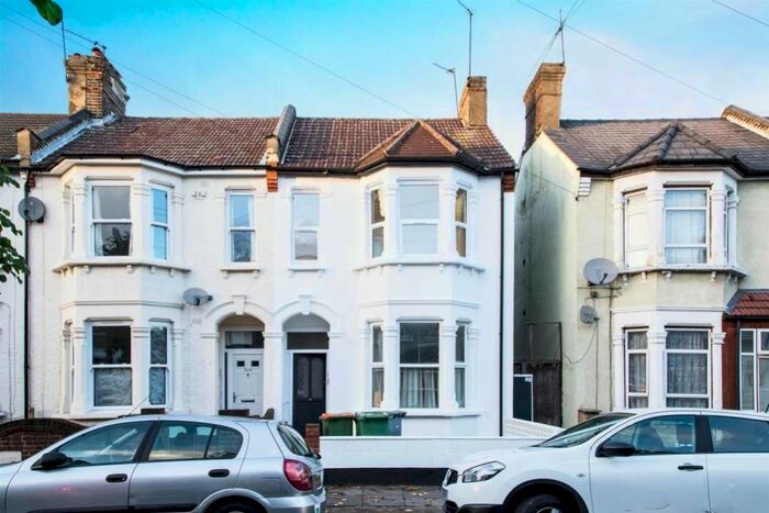 2 Bedroom Flat To Rent In East Avenue, London, E12