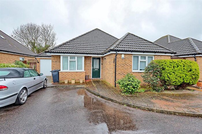 3 Bedroom Detached Bungalow For Sale In Ware Road - Hailey - Chain Free, SG13