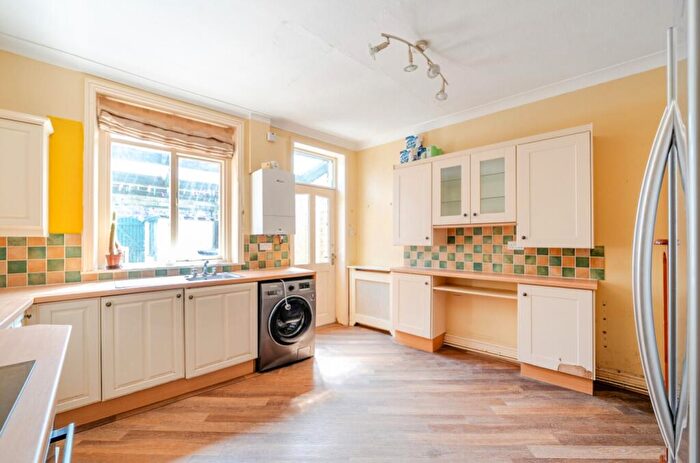 3 Bedroom Terraced House For Sale In Sykes Grove, Harrogate, HG1