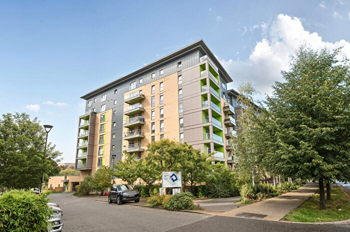 2 Bedroom Apartment For Sale In Lakeside Drive, London, NW10
