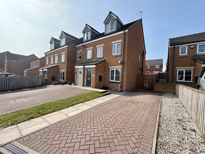 3 Bedroom End Terrace House For Sale In Sycamore Avenue, Whinmoor, Leeds, LS14