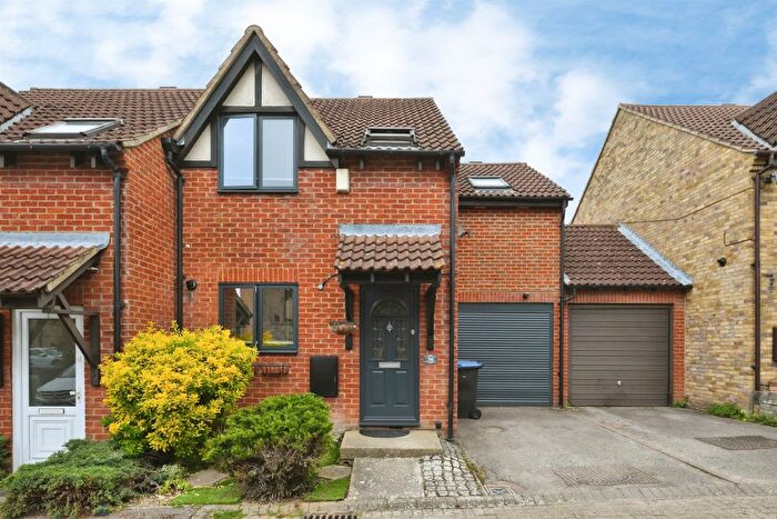 3 Bedroom Semi-Detached House For Sale In Sibneys Green, Harlow, CM18