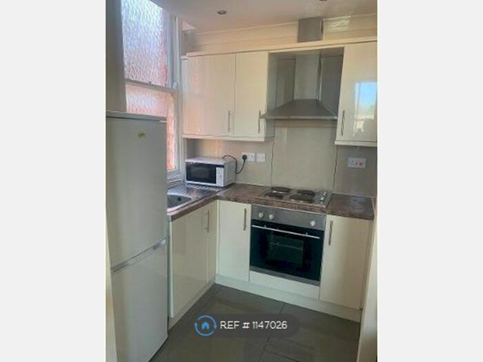 Studio To Rent In Clarkegrove Road, Sheffield, S10