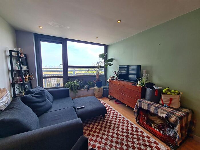 1 Bedroom Flat To Rent In Courtenay House, Brixton Hill, SW2