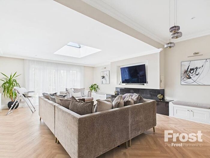 3 Bedroom Bungalow For Sale In Coppermill Road, Wraysbury, Berkshire, TW19