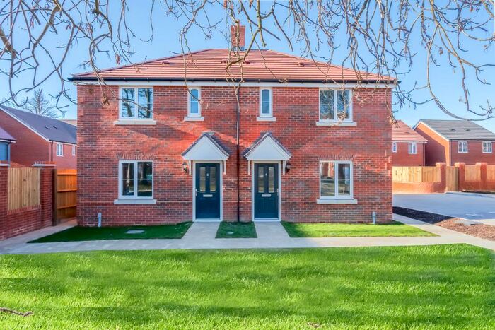 3 Bedroom Terraced House To Rent In Bloom Close, Worthing, BN13