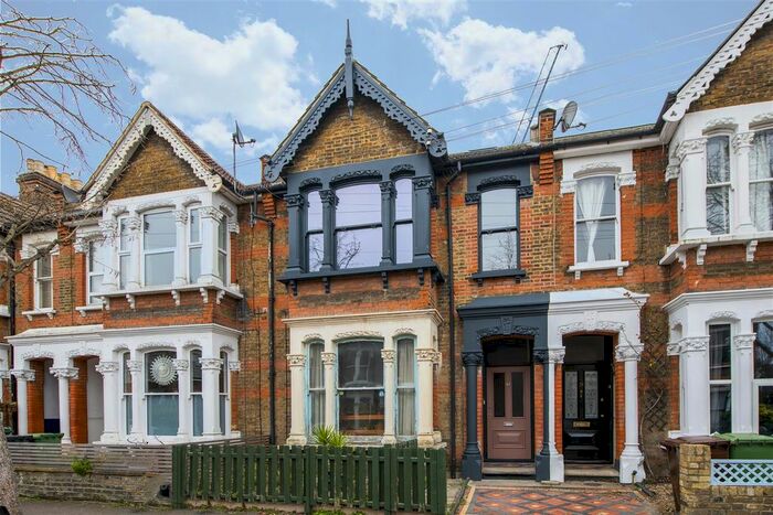 3 Bedroom Flat To Rent In Cleveland Park Avenue, London, E17