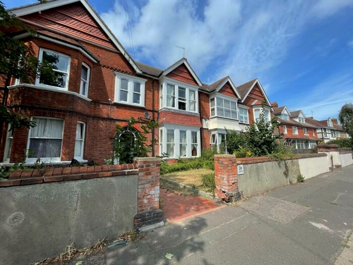 2 Bedroom Flat To Rent In Cowper Road, Worthing, West Sussex, BN11