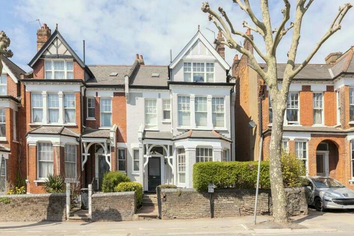 Studio To Rent In Muswell Hill Road, London, N10