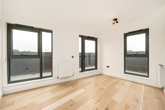 1 Bedroom Apartment To Rent In Green Lanes Walk, London, N4