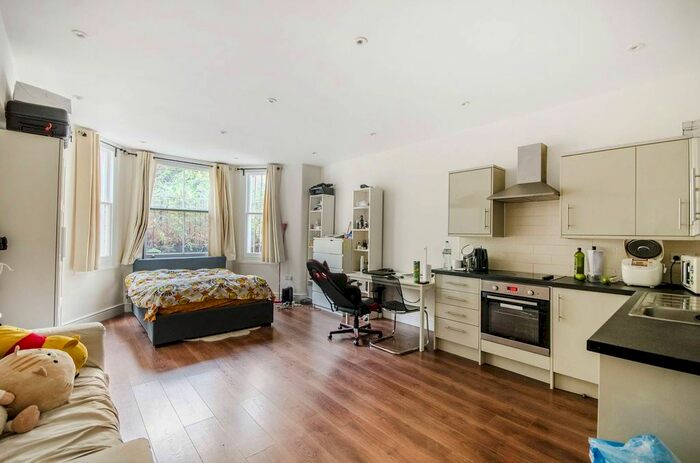 Studio To Rent In Nevern Place, Earls Court, London, SW5