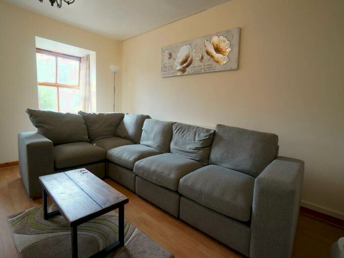 2 Bedroom House To Rent In Gerddi Abaty, Bangor, Gwynedd, LL57