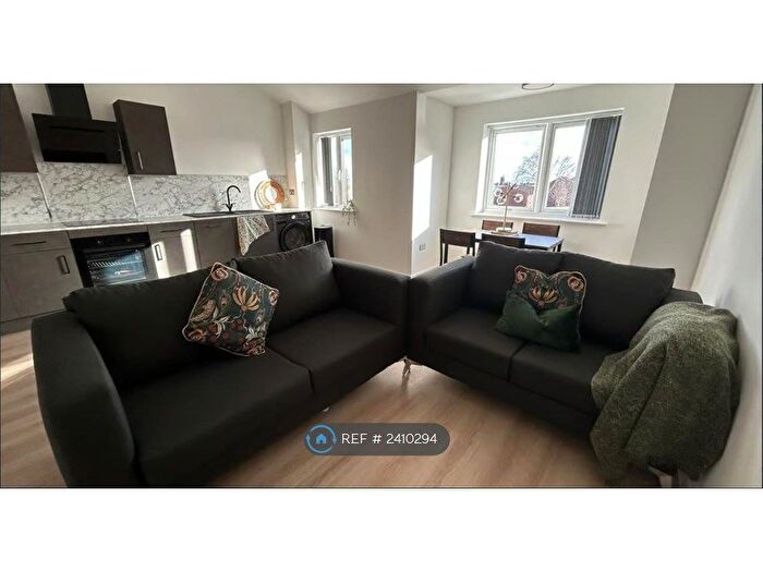 4 Bedroom Flat To Rent In Dyson Hall, Liverpool, L7