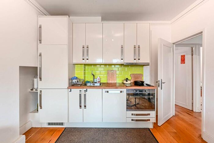 2 Bedroom Flat To Rent In Chalton Street, Euston, London, NW1