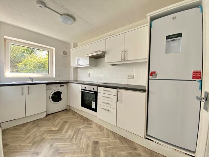 2 Bedroom Flat To Rent In Torrington Park, Finchley, N12