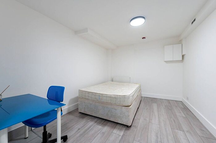 Studio To Rent In Hardman Road, Kingston, Kingston Upon Thames, KT2