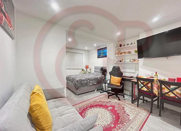 Studio To Rent In Hammersmith Grove, Hammersmith, W6