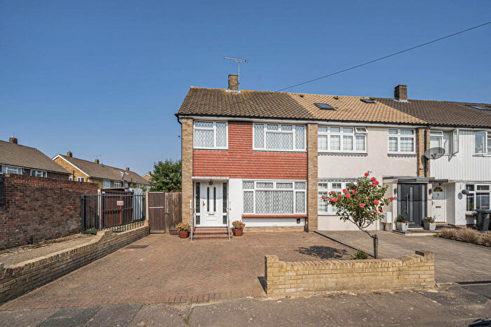 3 Bedroom End Of Terrace House For Sale In Hunts Mead, Enfield, EN3