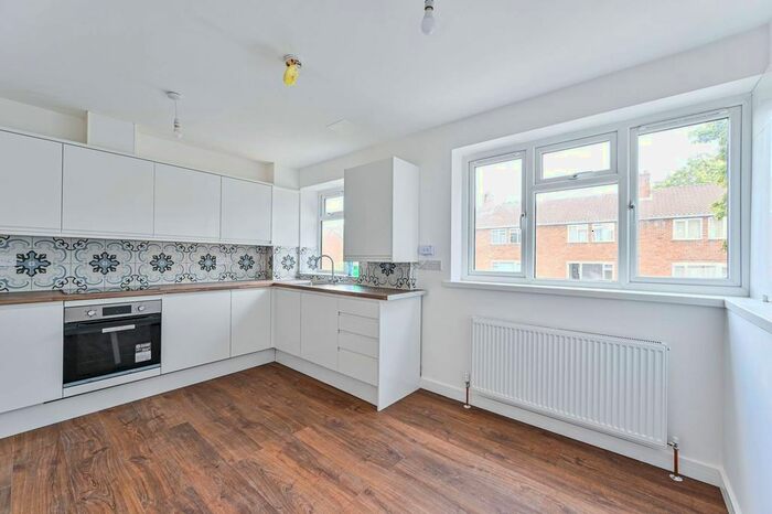 2 Bedroom Flat To Rent In .Somerset Gardens, Norbury, London, SW16