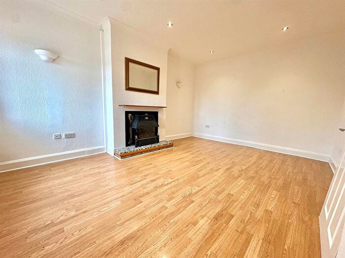 4 Bedroom Property To Rent In Argyle Road, London, W13