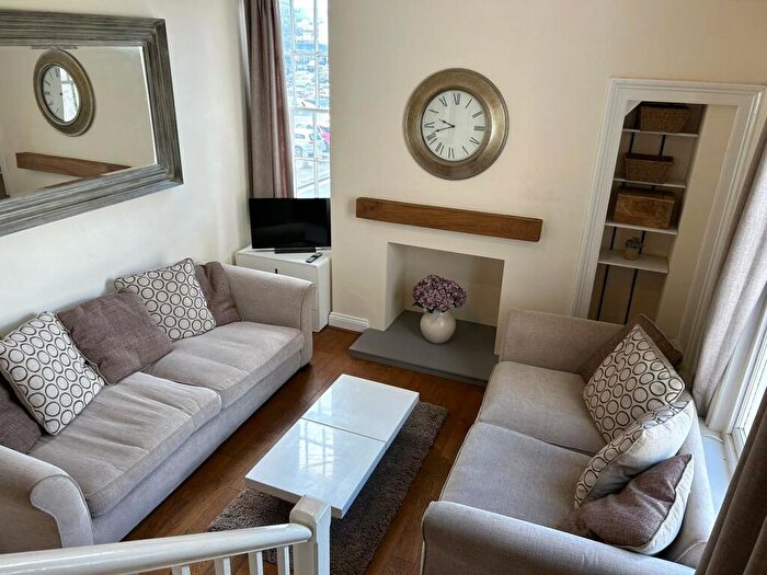 2 Bedroom Apartment To Rent In Clarence Square, Cheltenham, Gloucestershire, GL50