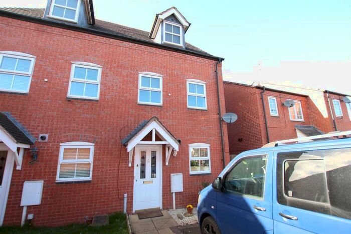 3 Bedroom House To Rent In Deer Close, Grange Park, Northampton, NN4